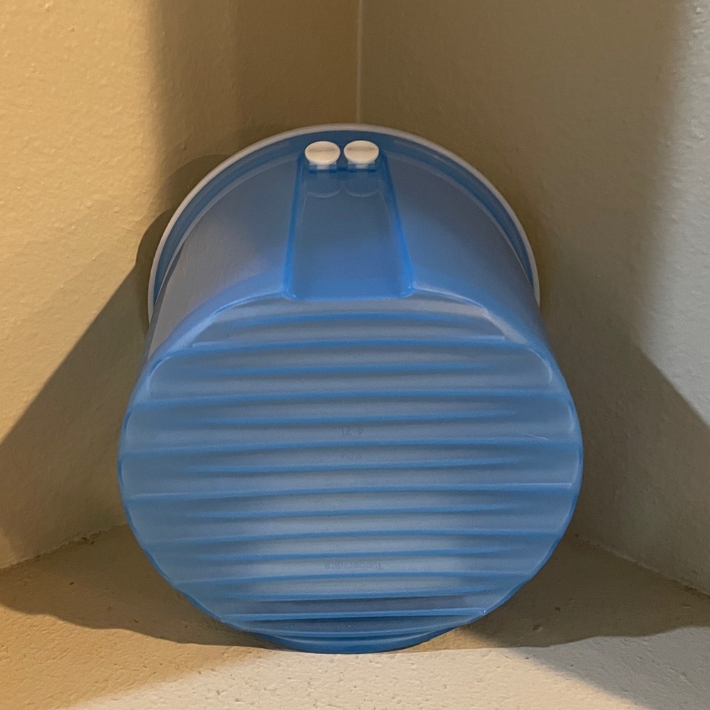 Tupperware Fridgesmart Large Round Container - Picture 12 of 12